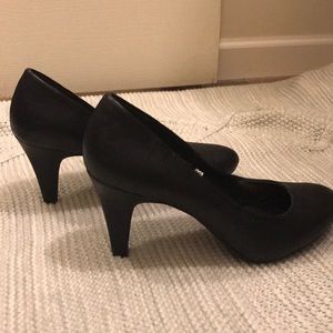 NWOT Merona Black Vegan Leather Pump